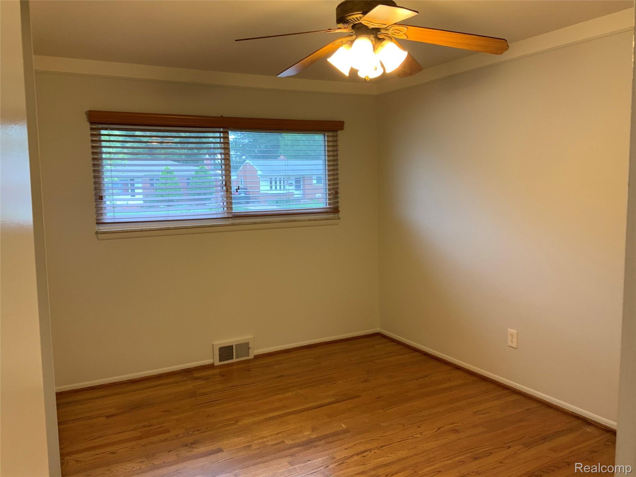 13329 Common Road Warren, MI 48088 - Photo 14 of 23 D89B868C-F159-40EA-A806-5A9E51AA70C6.jpeg
