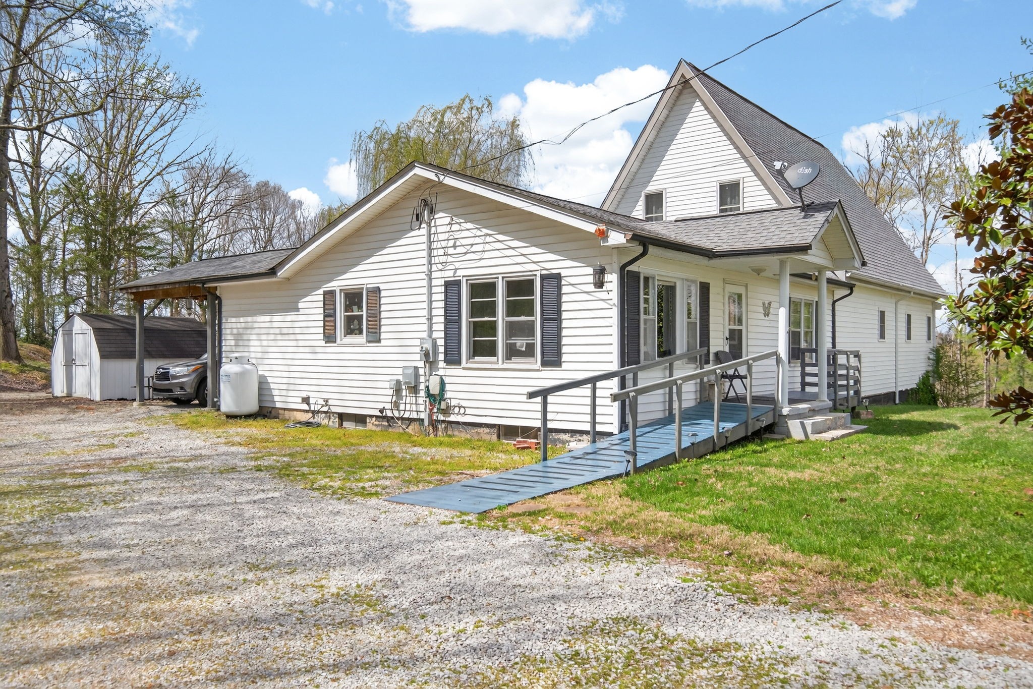 314 Smyrna Road Byrdstown, TN 38549 - Photo 4 of 27