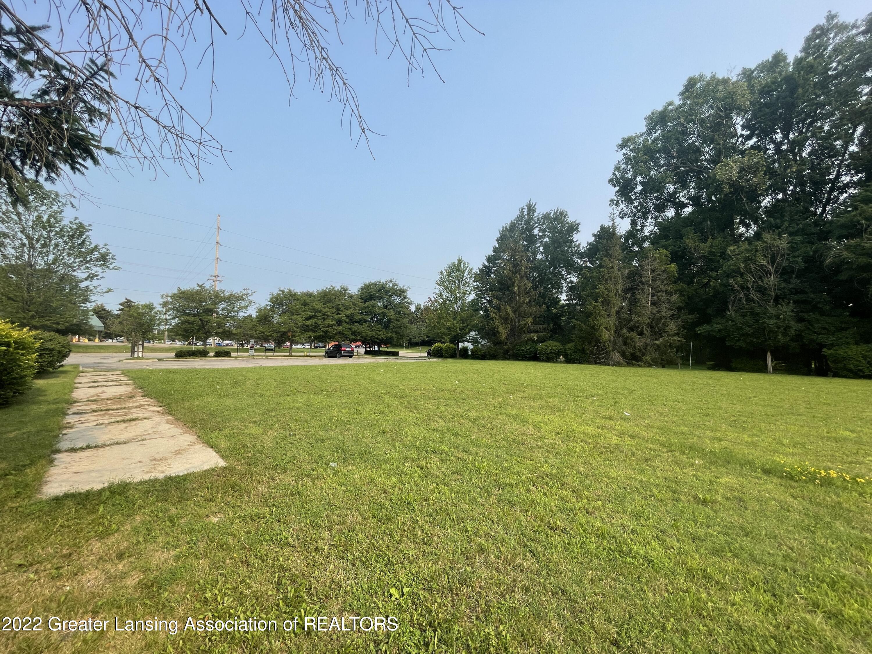 722 North Creyts Road Lansing, MI 48917 - Photo 4 of 11 20210720_134158105_iOS