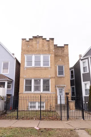 $1,750 | 2016 North Kilbourn Avenue, Unit 2, Chicago, IL 60639