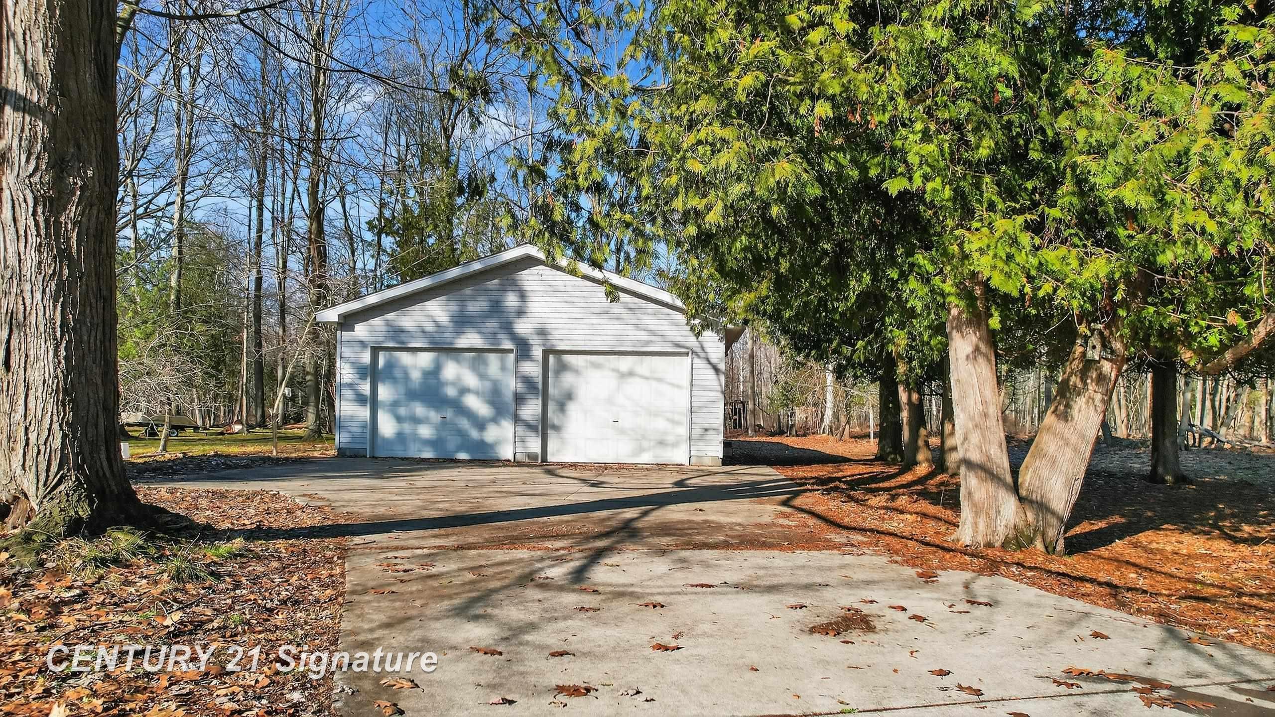 1647 North Huron Road Tawas City, MI 48763 - Photo 5 of 61