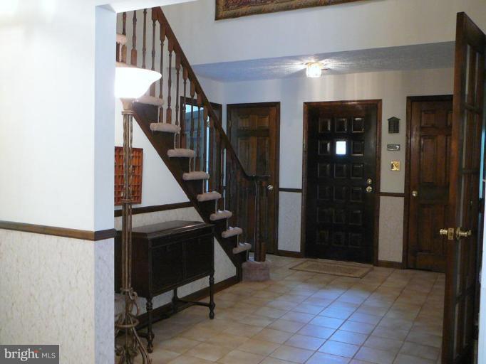 17304 Twin Ridge Court Silver Spring, MD 20905 - Photo 3 of 19 a view of entryway