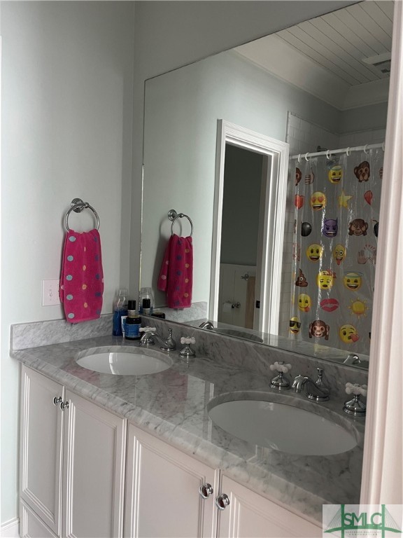 105 Riverside Drive Savannah, GA 31410 - Photo 17 of 36 Jack & Jill Bath