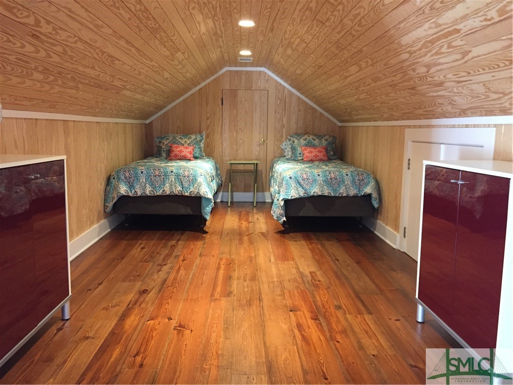 105 Riverside Drive Savannah, GA 31410 - Photo 30 of 36 Carriage House bedroom