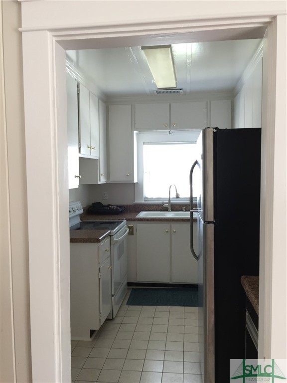 105 Riverside Drive Savannah, GA 31410 - Photo 33 of 36 Carriage House kitchen