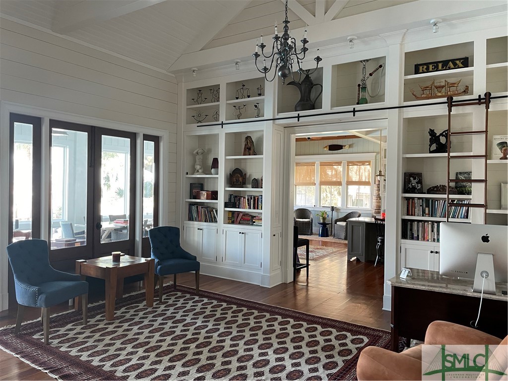 105 Riverside Drive Savannah, GA 31410 - Photo 4 of 36 Living Room