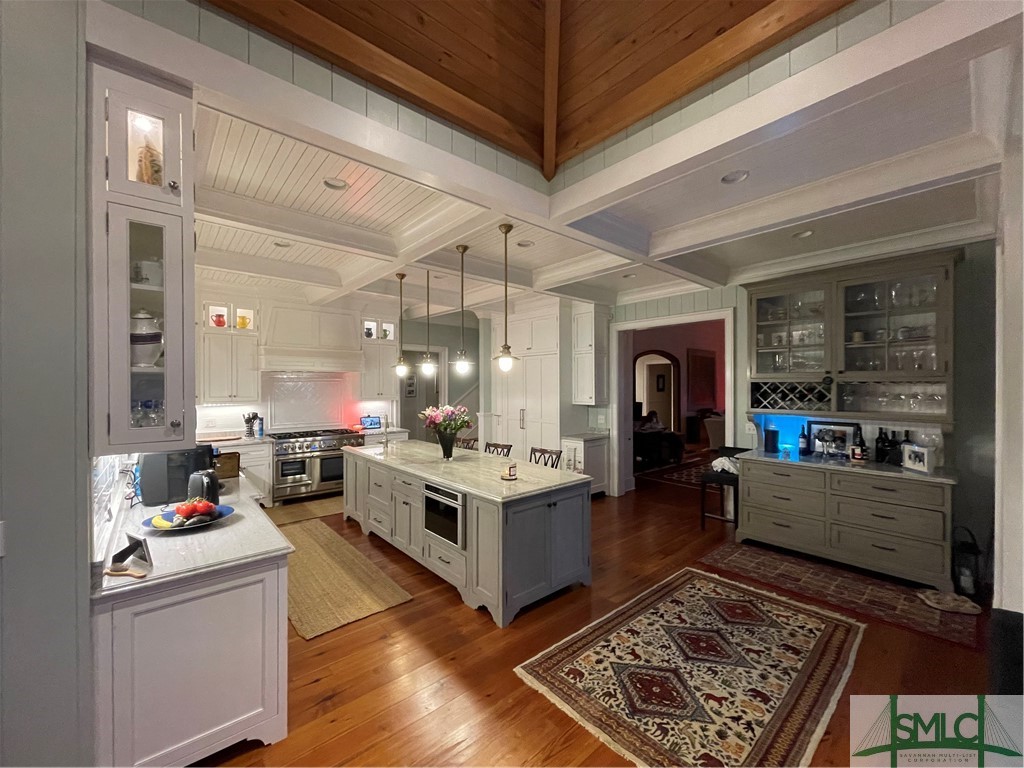 105 Riverside Drive Savannah, GA 31410 - Photo 5 of 36 Gourmet Kitchen