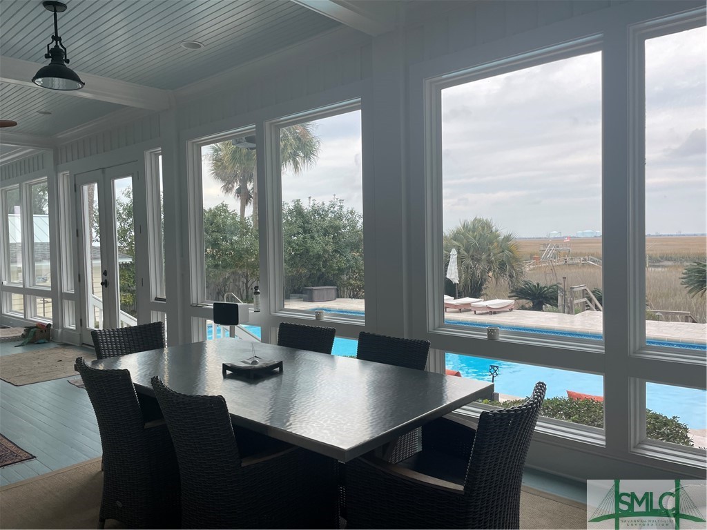 105 Riverside Drive Savannah, GA 31410 - Photo 8 of 36 Enclosed porch