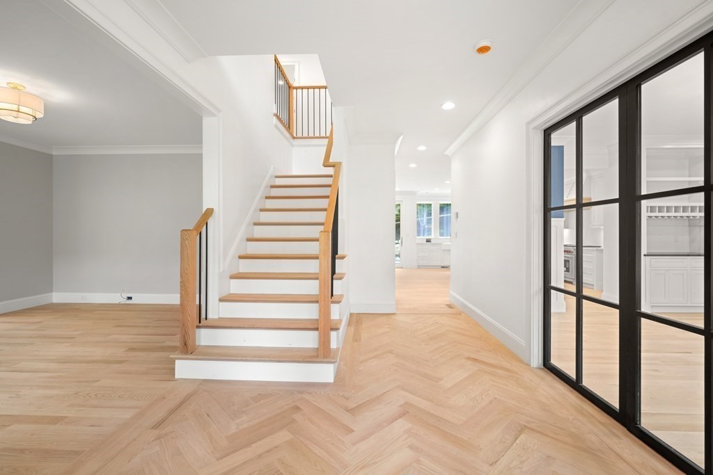 22 Suffolk Road Wellesley, MA 02481 - Photo 6 of 39