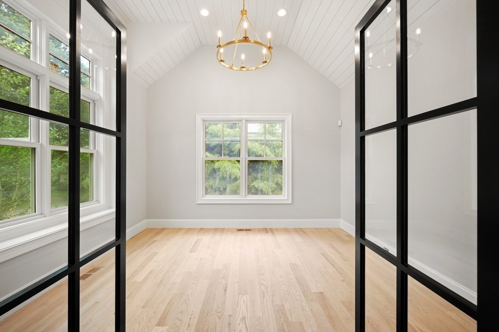 22 Suffolk Road Wellesley, MA 02481 - Photo 8 of 39