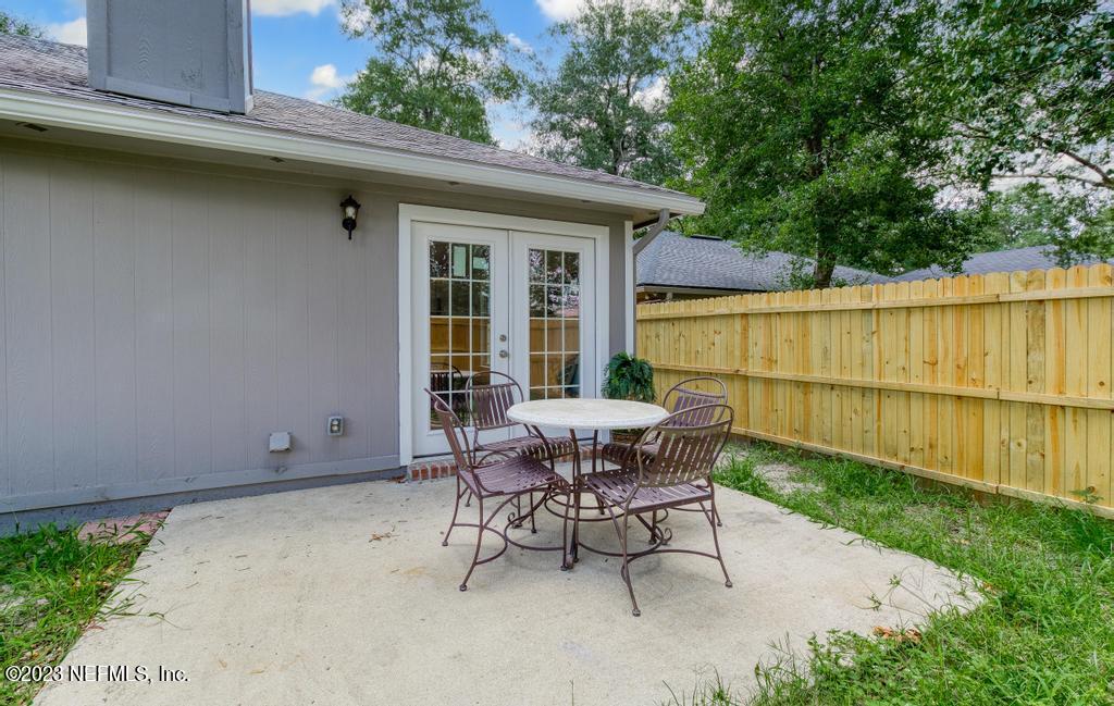 1652 Spring Oaks Lane Jacksonville, FL 32221 - Photo 36 of 37 a patio with table and chairs