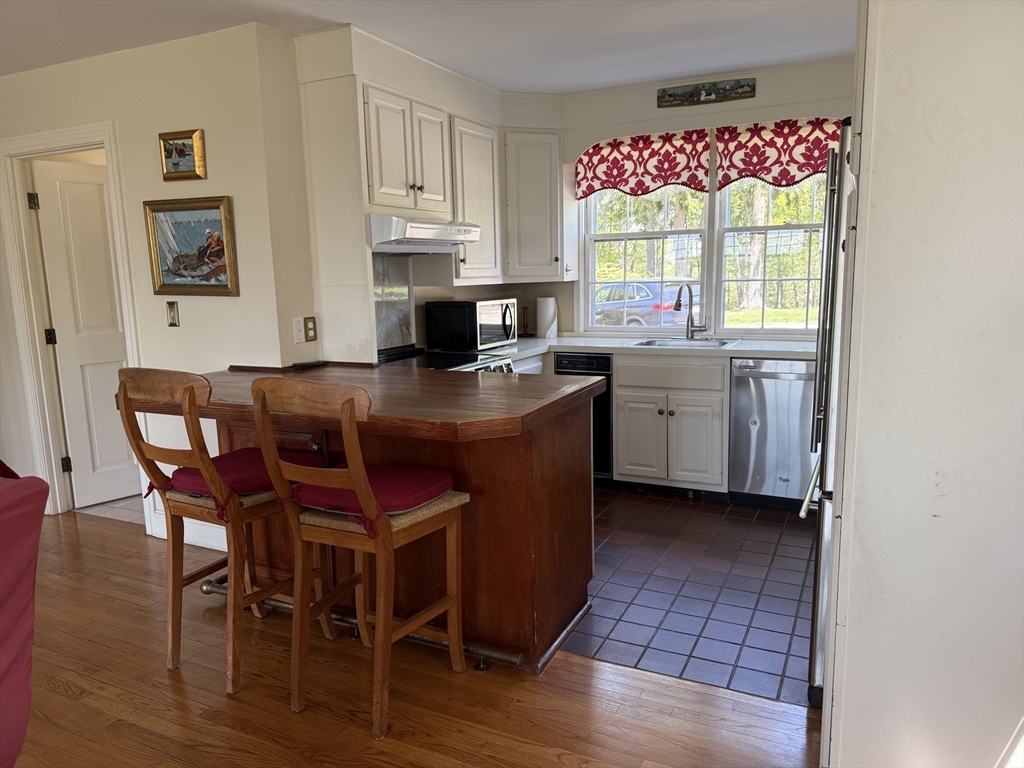 73 Forest Street Manchester, MA 01944 - Photo 15 of 41