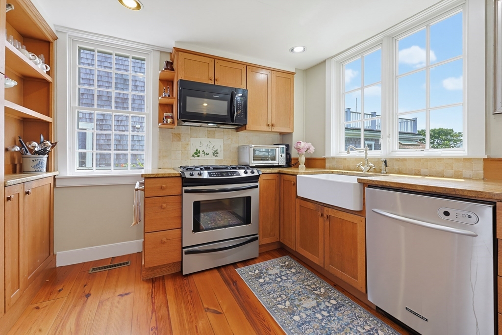 2037 Main Road Westport, MA 02791 - Photo 14 of 42