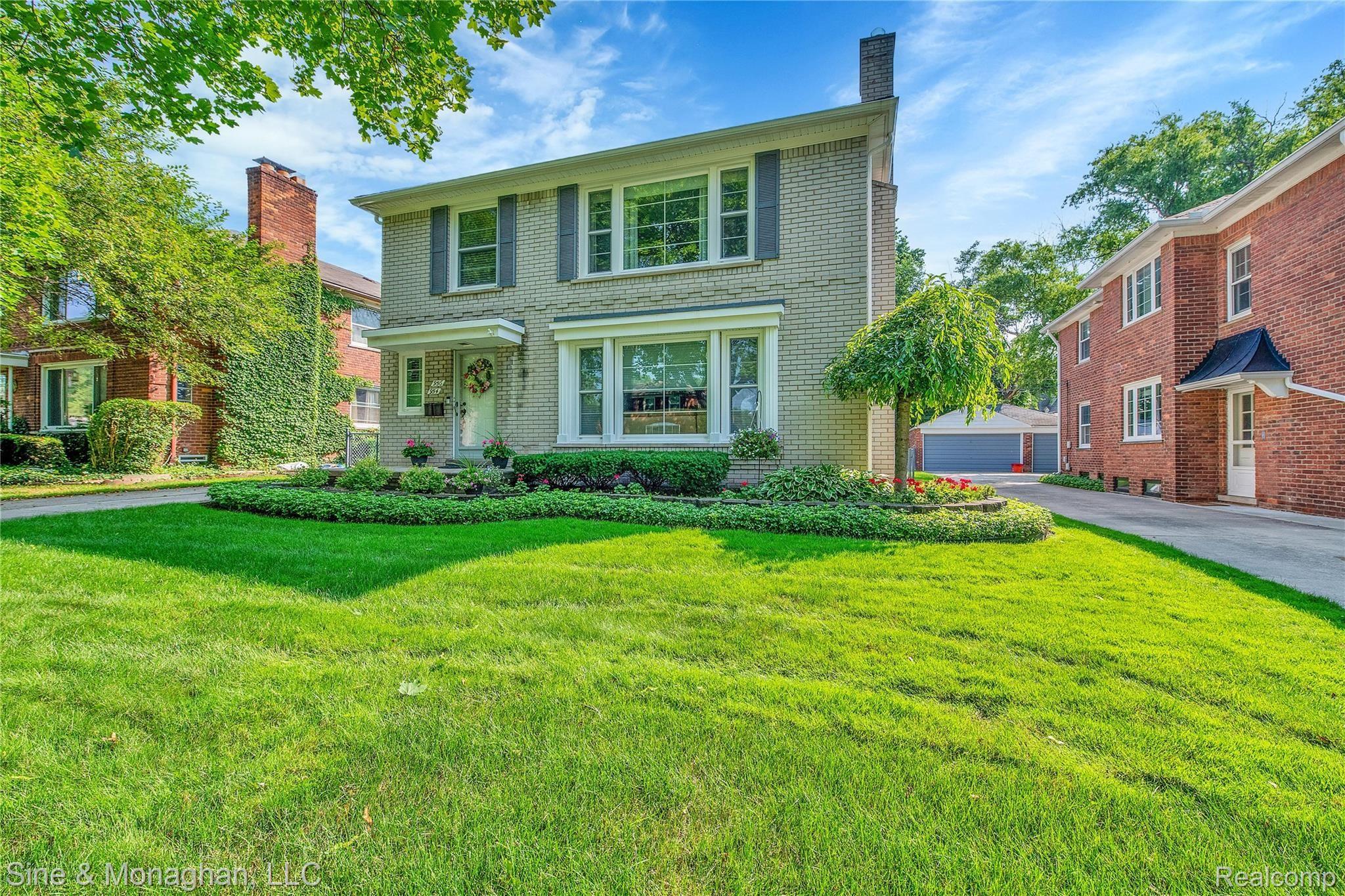 954 Harcourt Road Grosse Pointe, MI 48230 - Photo 4 of 46 956 Harcourt - HD Drone Photography-4.jpg