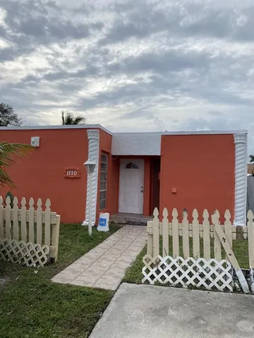 $2,300 | 1110 South 29th Avenue, Hollywood, FL 33020