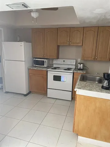 $2,300 | 1110 South 29th Avenue, Hollywood, FL 33020