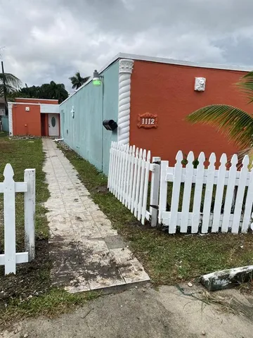 $2,300 | 1110 South 29th Avenue, Hollywood, FL 33020