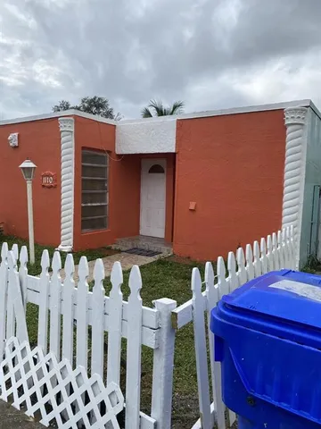 $2,300 | 1110 South 29th Avenue, Hollywood, FL 33020