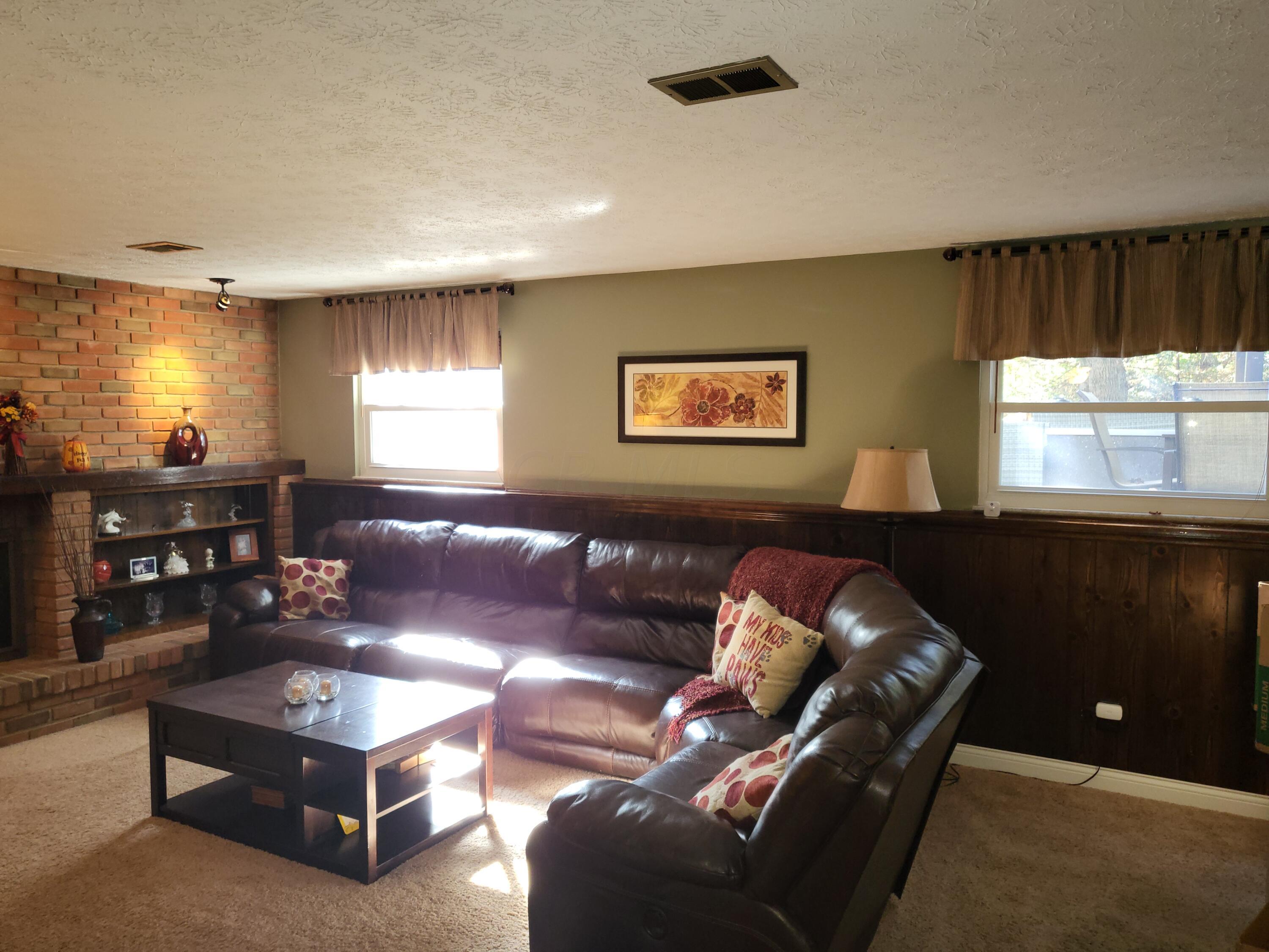 821 Riva Ridge Boulevard Columbus, OH 43230 - Photo 20 of 25 livingroom4