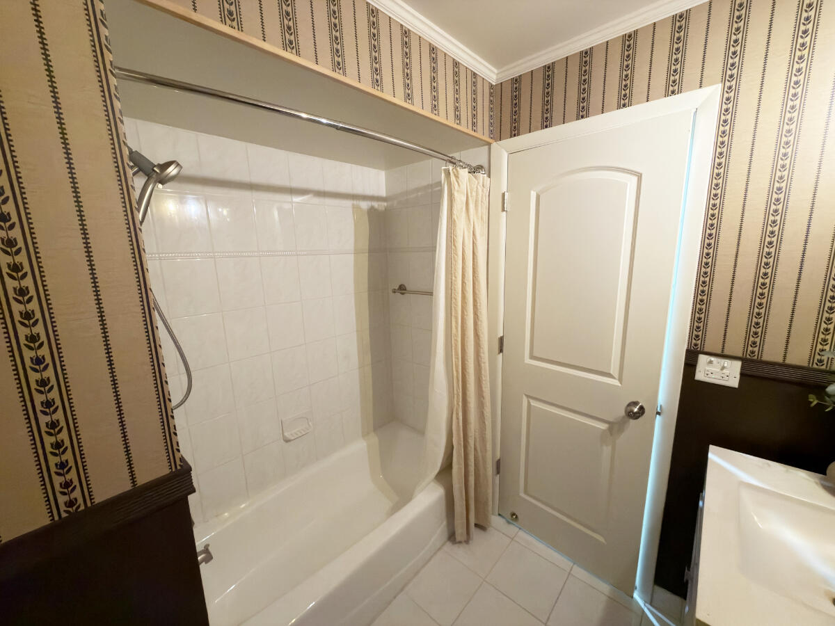 W240N4035 Swan Road Pewaukee, WI 53072 - Photo 24 of 27 Bath_4