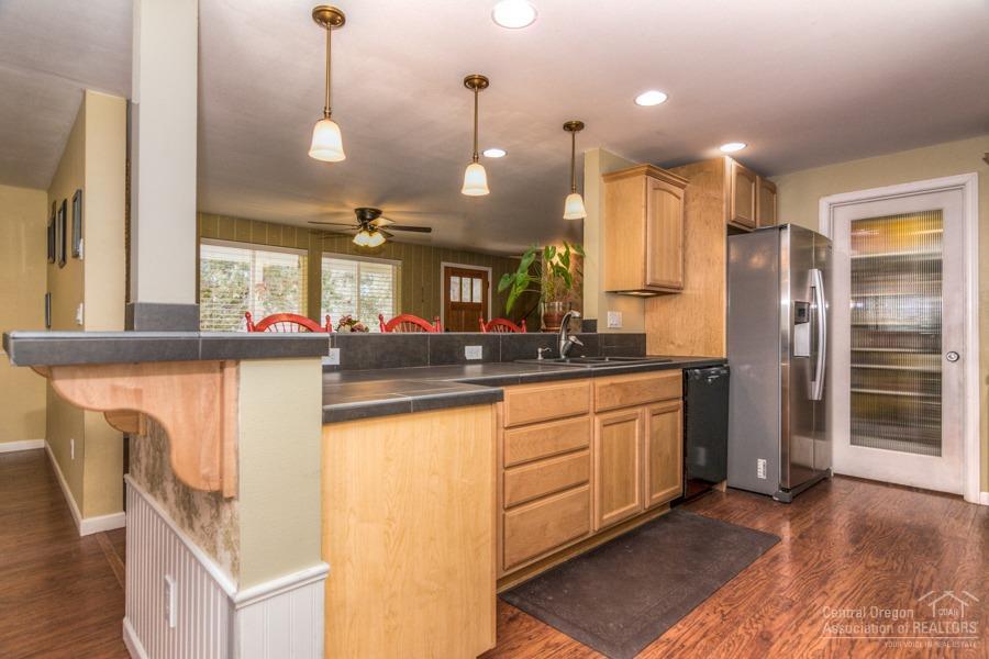 64050 Deschutes Market Road Bend, OR 97701 - Photo 2 of 25 Main house kitchen