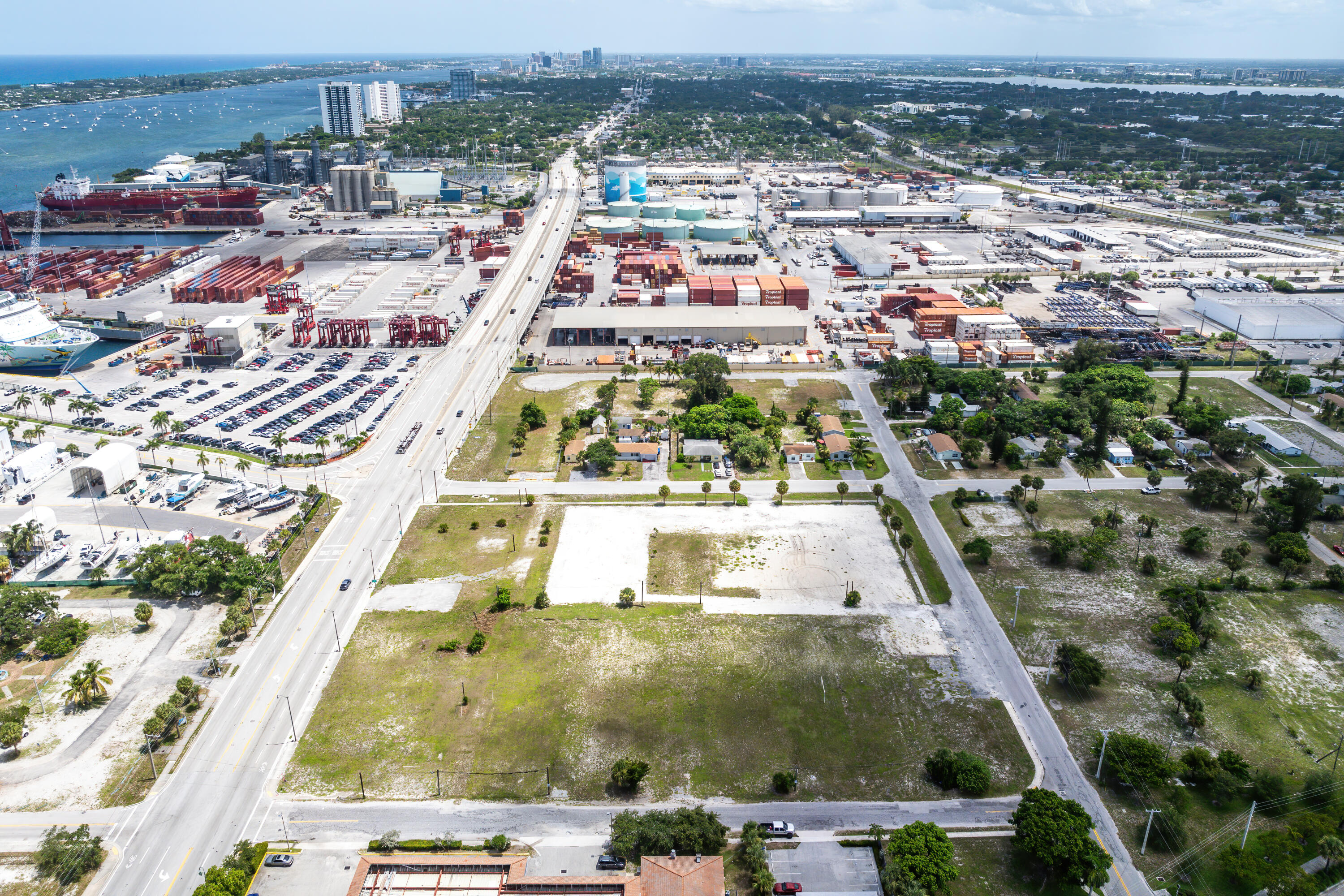68 West 11th Street Riviera Beach, FL 33404 - Photo 6 of 11 008-68West11thStreet-WestPalmBeach-FL-33