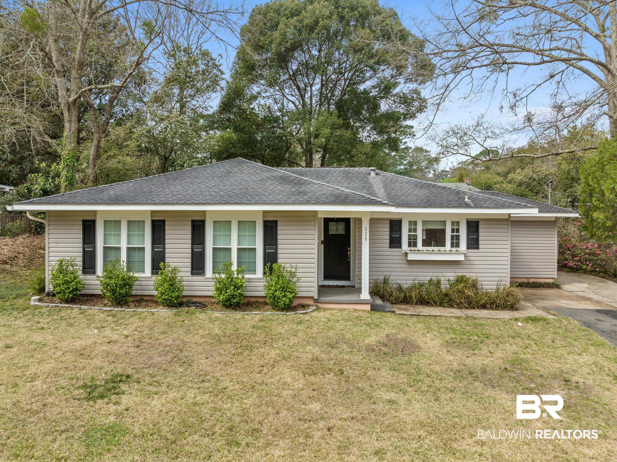 329 Brawood Drive Mobile, AL 36608 - Photo 2 of 34