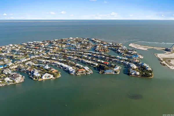 $2,690,000 | 25 Bimini Drive, Rockport, TX 78382