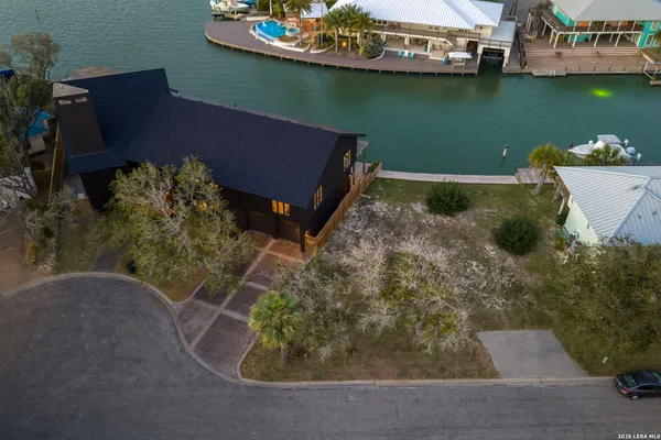 $2,690,000 | 25 Bimini Drive, Rockport, TX 78382