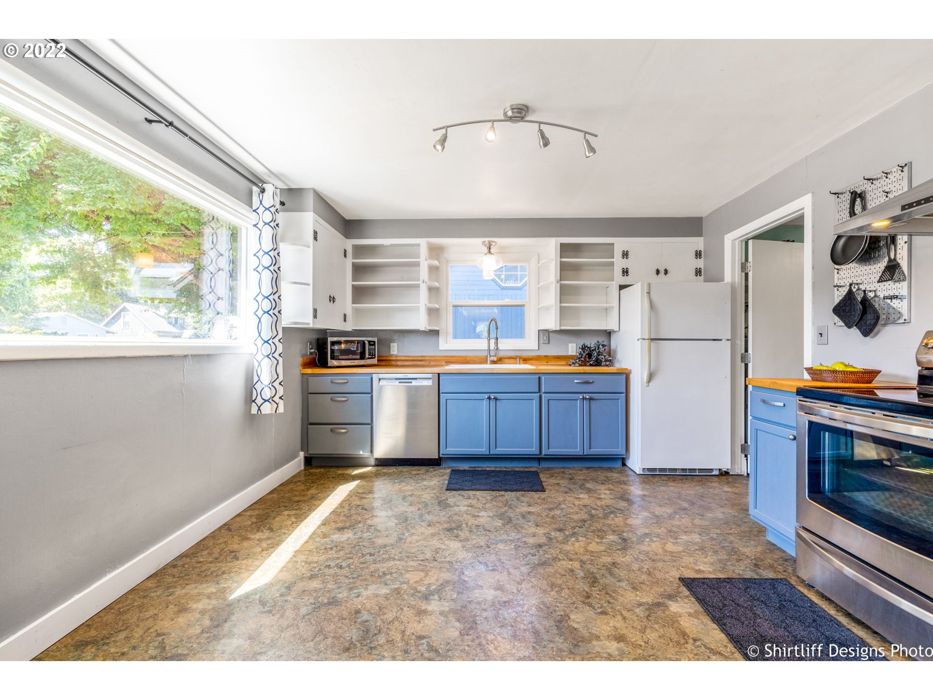 1062 A Street Springfield, OR 97477 - Photo 11 of 31 Kitchen