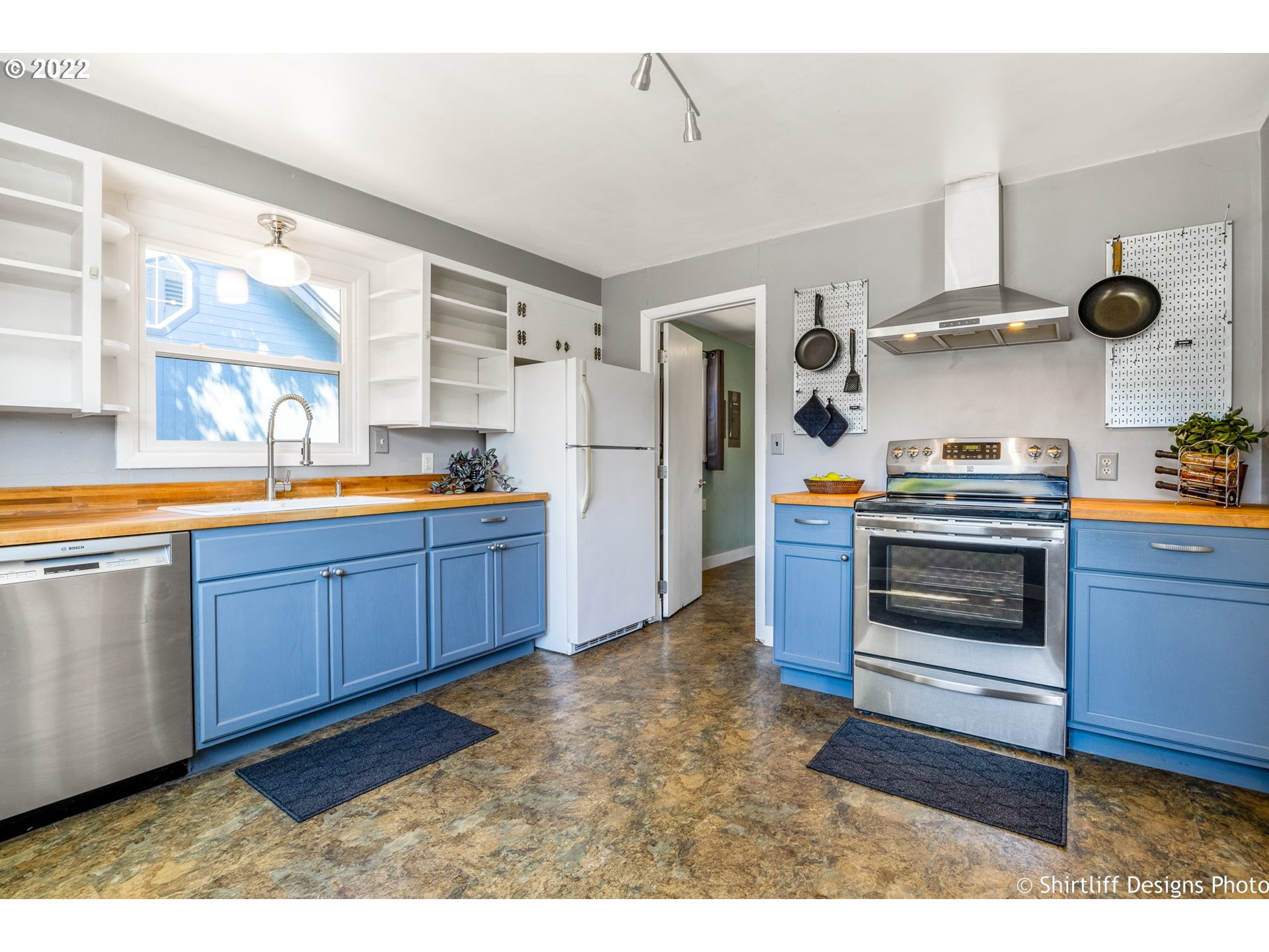 1062 A Street Springfield, OR 97477 - Photo 13 of 31 Kitchen