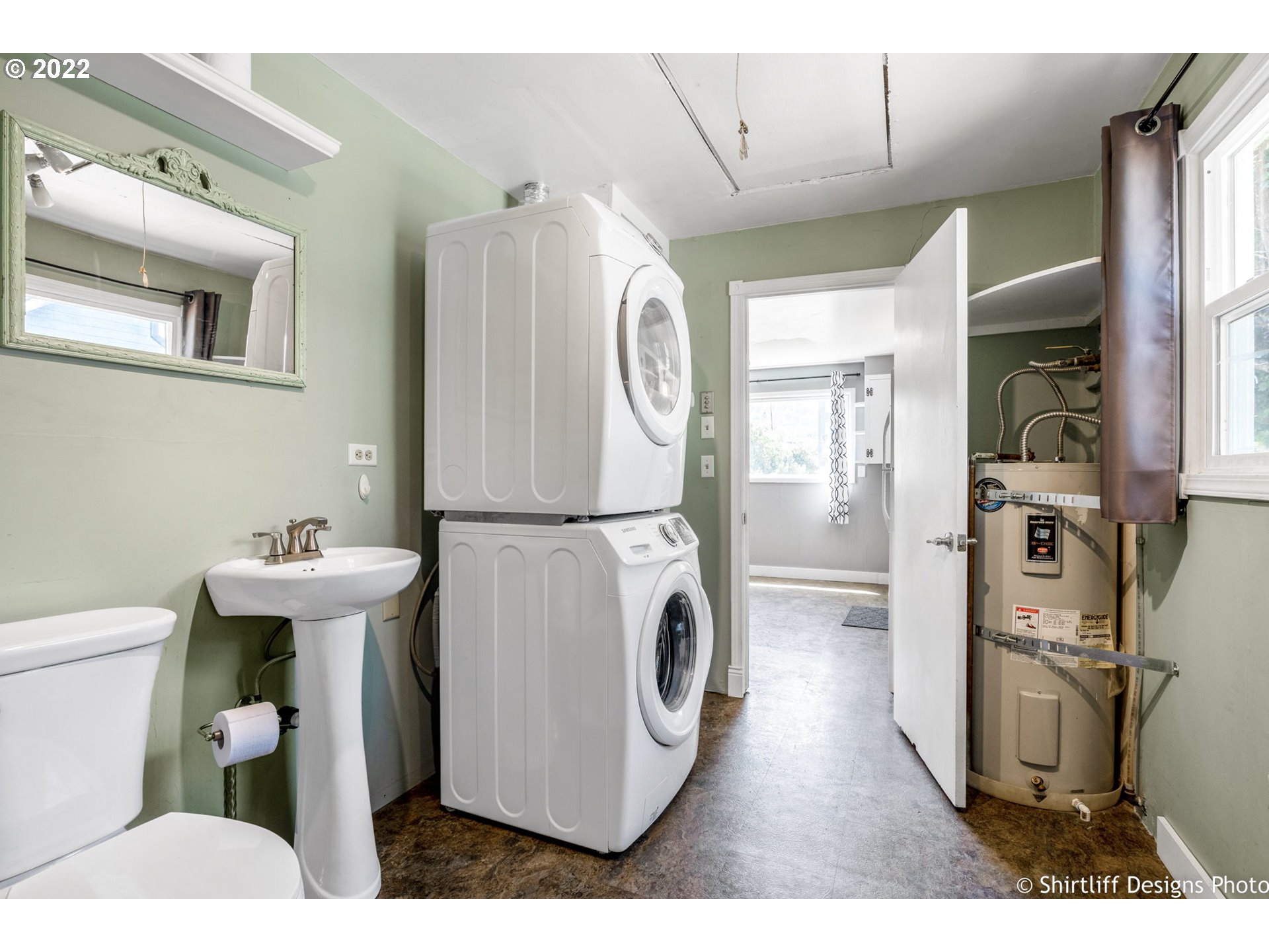 1062 A Street Springfield, OR 97477 - Photo 16 of 31 Bathroom