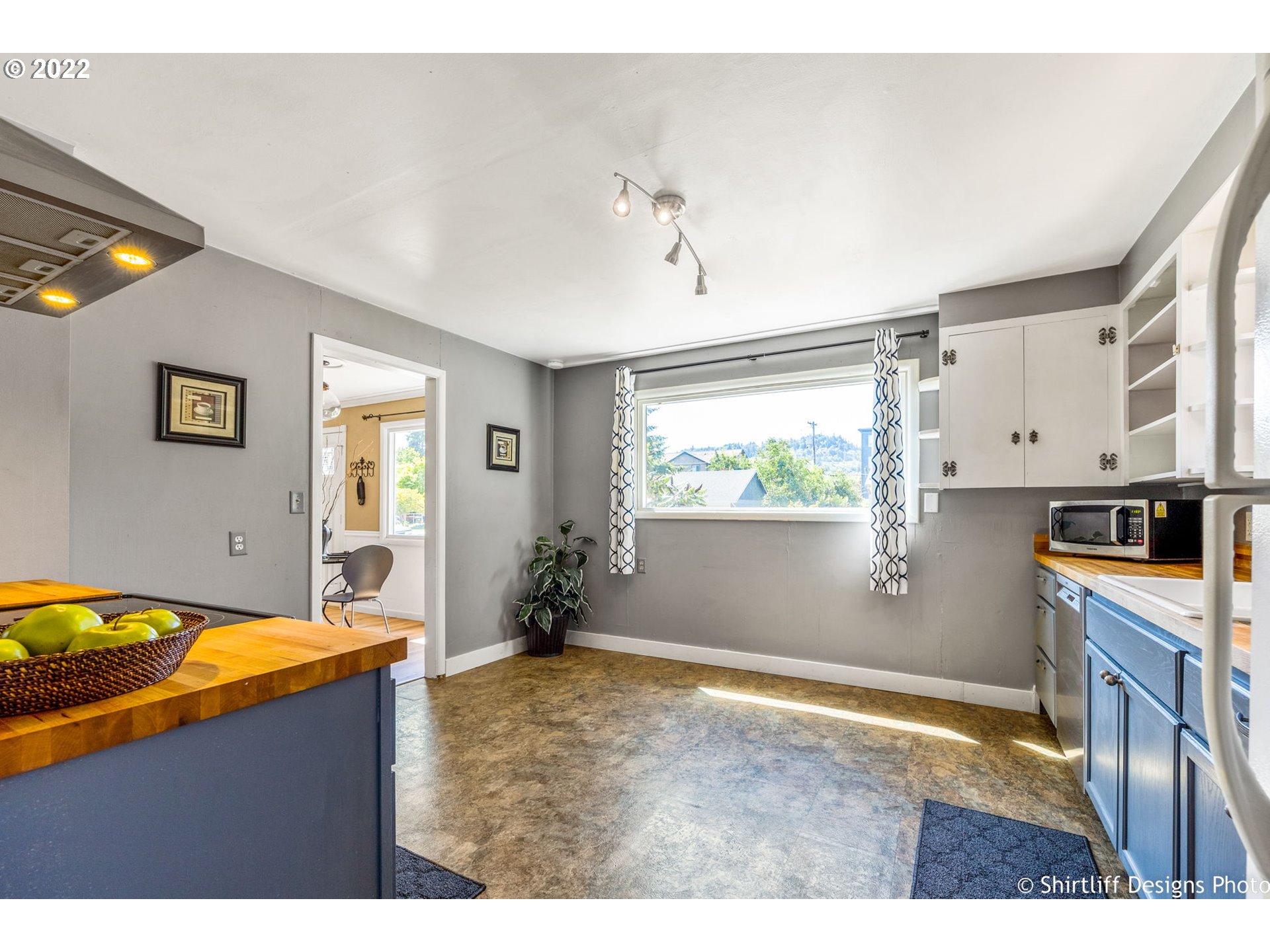 1062 A Street Springfield, OR 97477 - Photo 17 of 31 Kitchen