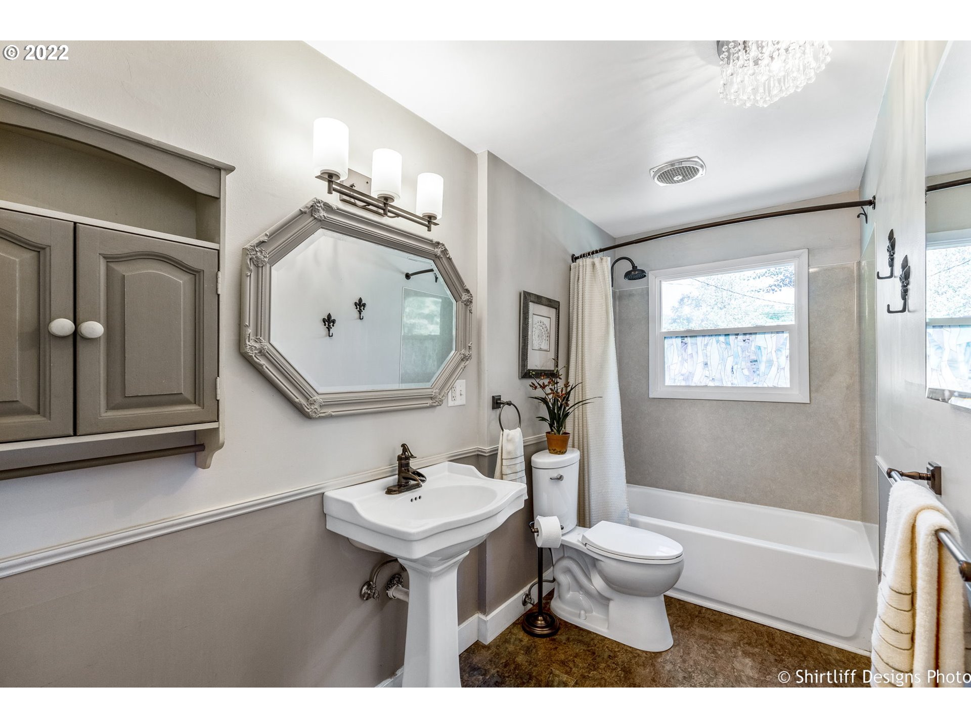 1062 A Street Springfield, OR 97477 - Photo 23 of 31 Bathroom
