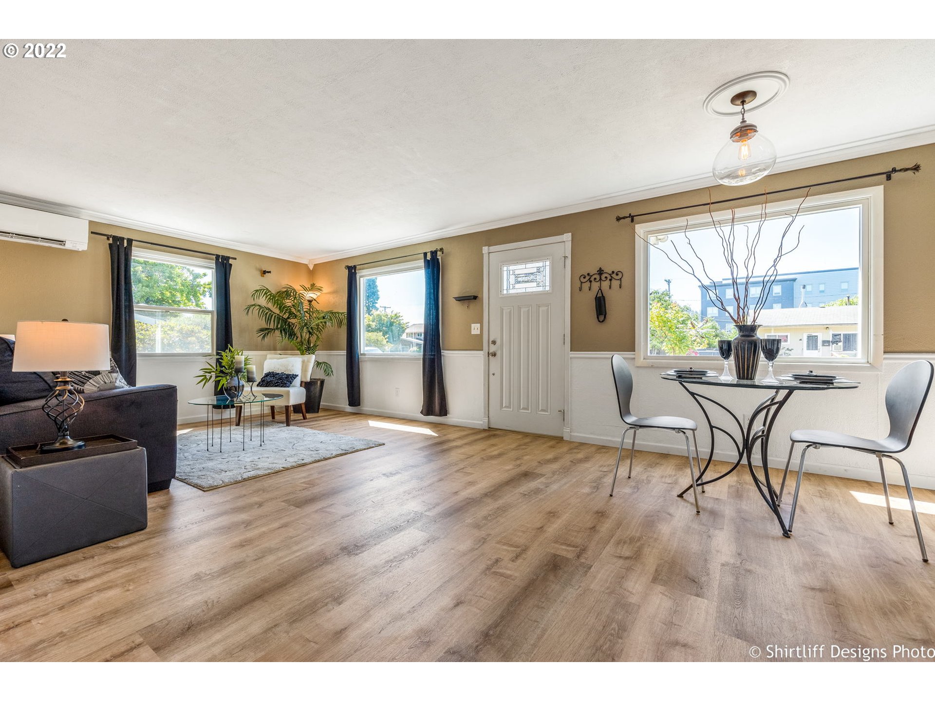 1062 A Street Springfield, OR 97477 - Photo 7 of 31 Living Room/Dining Room