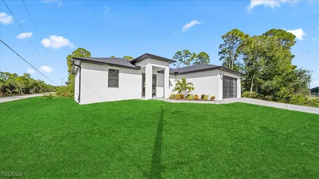 a view of a house with a backyard