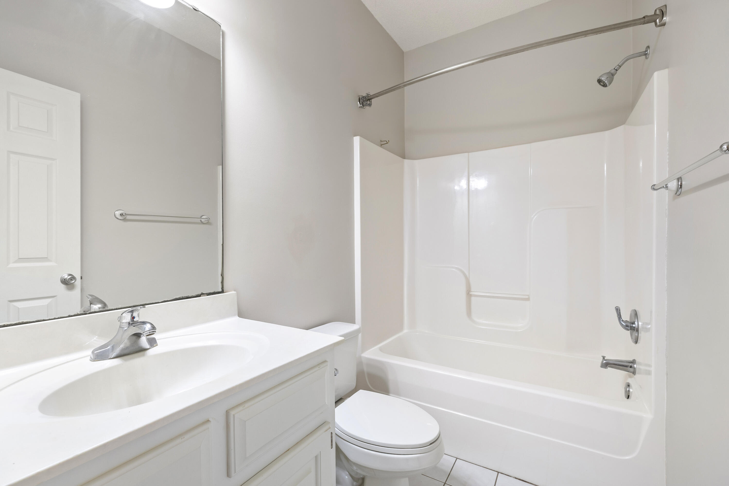 3225 Mayflower Lane Sumter, SC 29150 - Photo 14 of 42 HALL BATH BETWEEN 2 FRONT BEDROOMS
