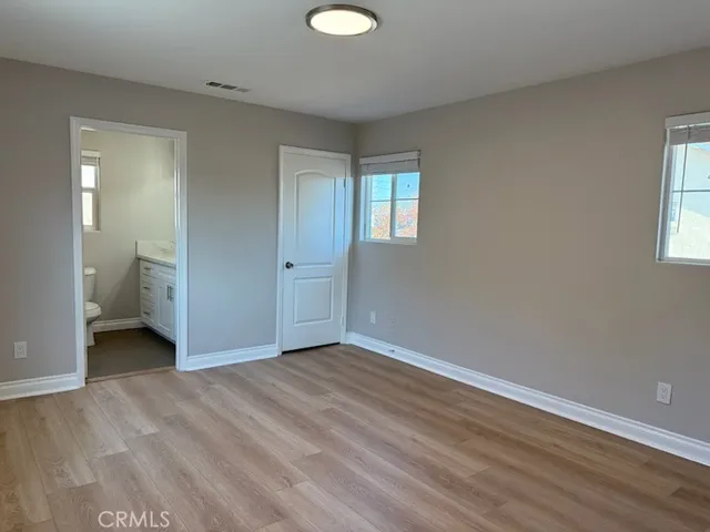 a view of a room with a en suite bathroom
