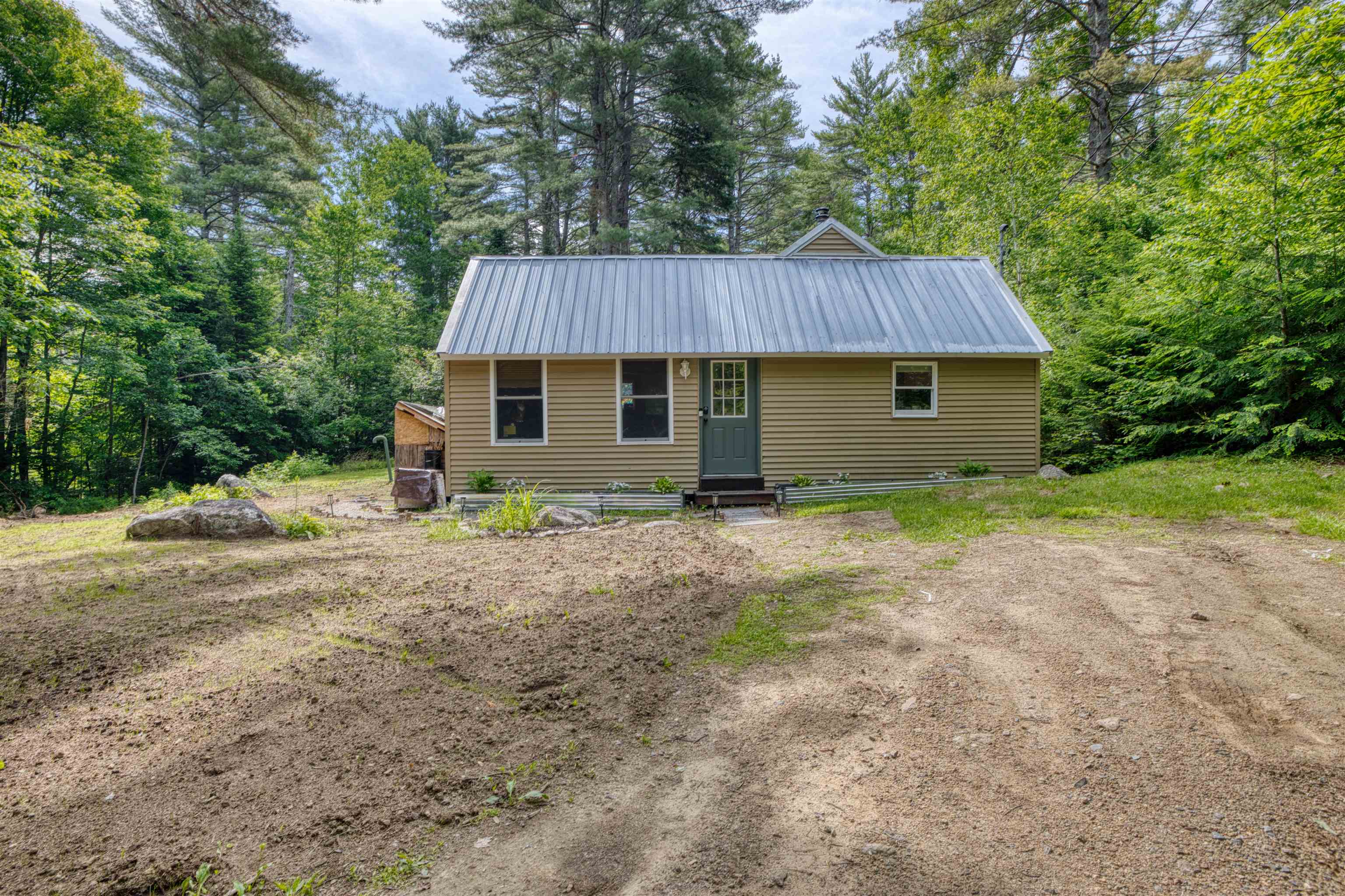 29 Gray Fox Road Effingham, NH 03882 - Photo 2 of 37