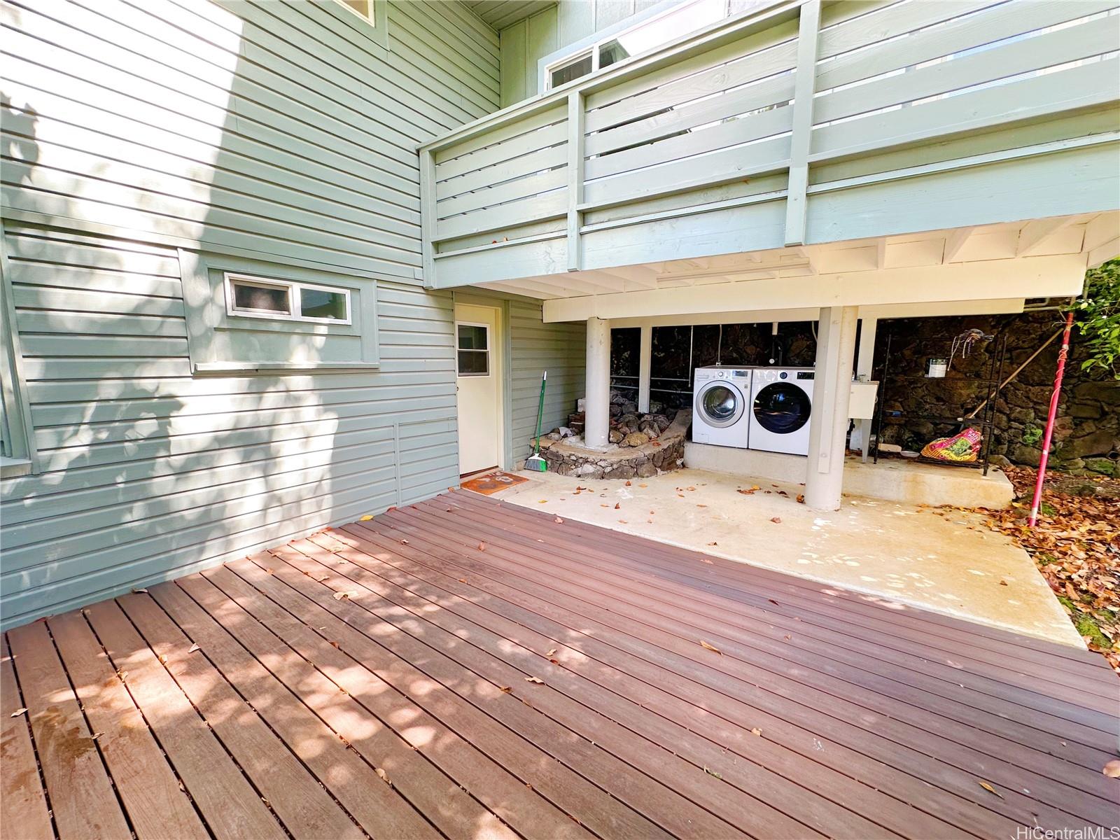 2578 Pacific Heights Road Honolulu, HI 96813 - Photo 20 of 25 Outdoor deck and laundry area