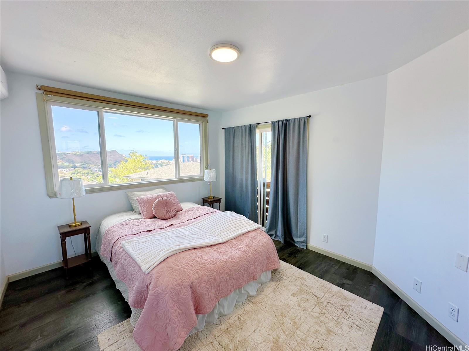 2578 Pacific Heights Road Honolulu, HI 96813 - Photo 10 of 25 Upstairs bedroom 2