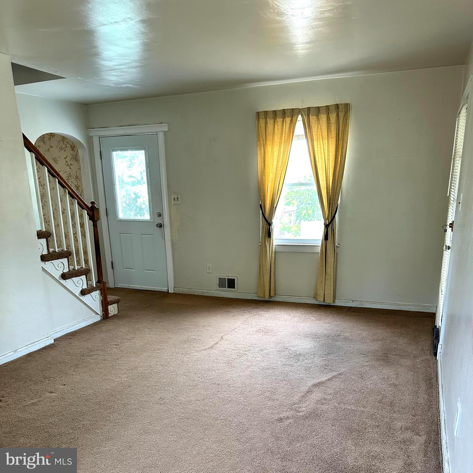 2817 63rd Place Cheverly, MD 20785 - Photo 5 of 17 Living Room