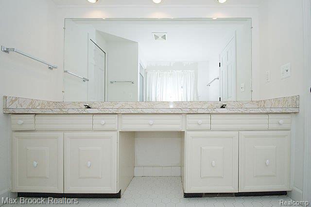 4134 Nearbrook Road Bloomfield Hills, MI 48302 - Photo 17 of 25 Master Bath