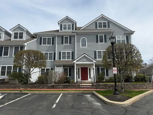 $3,400 | 27 Maple Street, Unit F, Canton, MA 02021