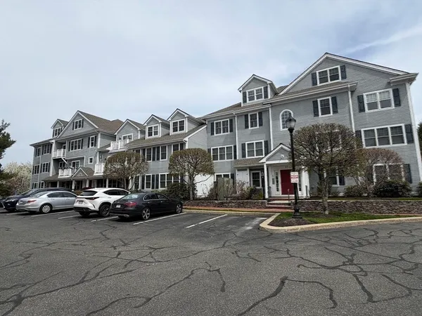 $3,400 | 27 Maple Street, Unit F, Canton, MA 02021