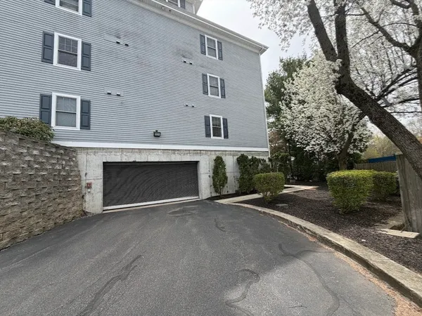 $3,400 | 27 Maple Street, Unit F, Canton, MA 02021