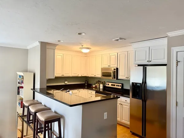 $3,400 | 27 Maple Street, Unit F, Canton, MA 02021