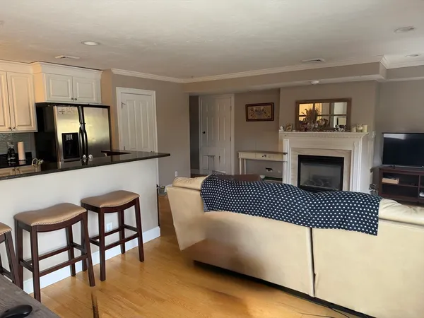 $3,400 | 27 Maple Street, Unit F, Canton, MA 02021