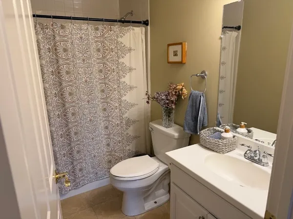 $3,400 | 27 Maple Street, Unit F, Canton, MA 02021