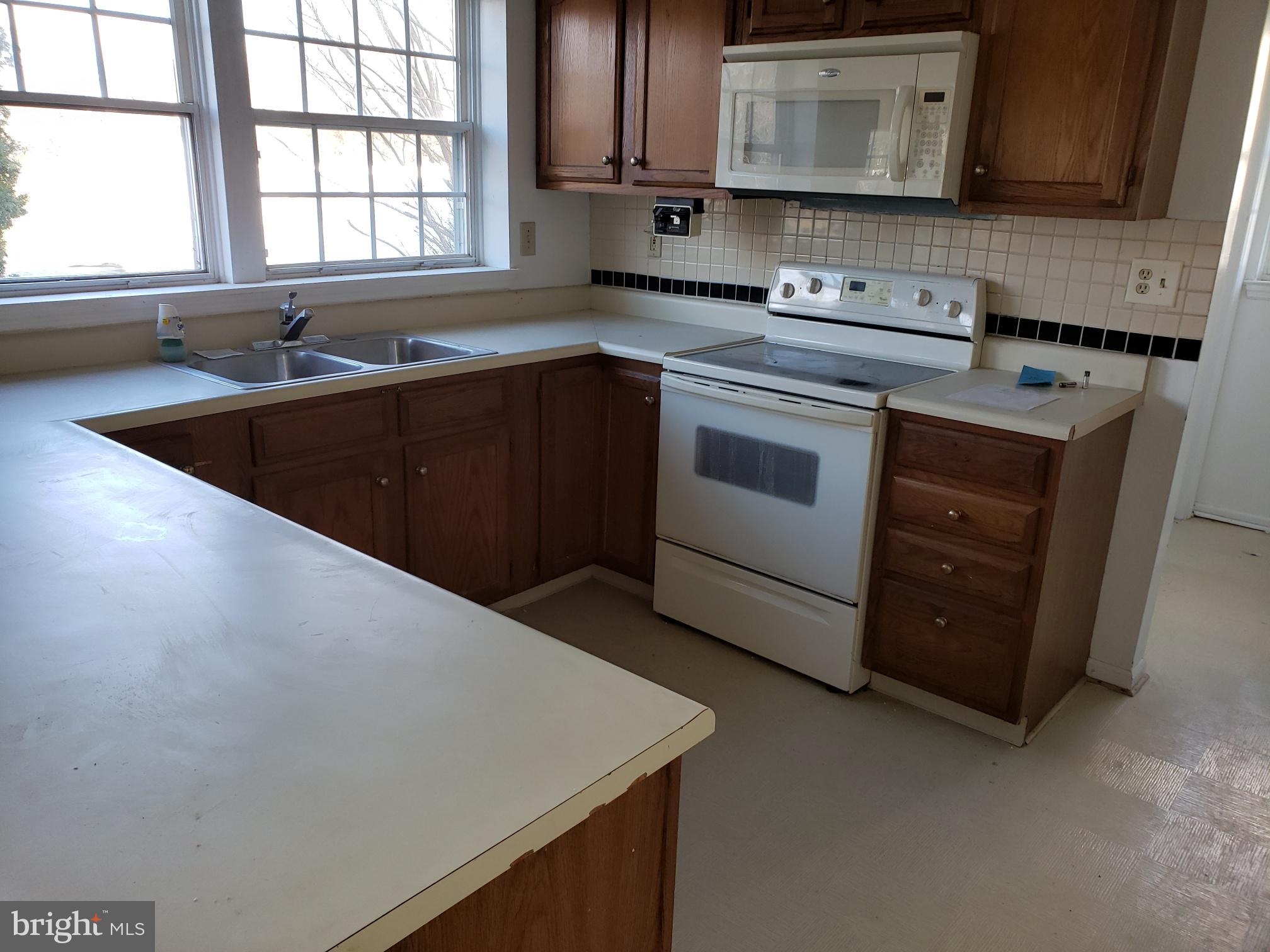 1140 Falkirk Road Williamstown, NJ 08094 - Photo 3 of 19 Gallery Image 3
